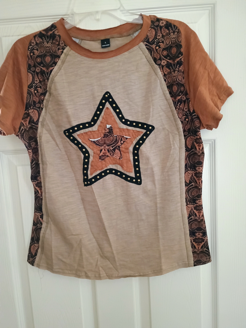 Graphic Star Raglan Tee in Tan & Rust - Women's Short Sleeve